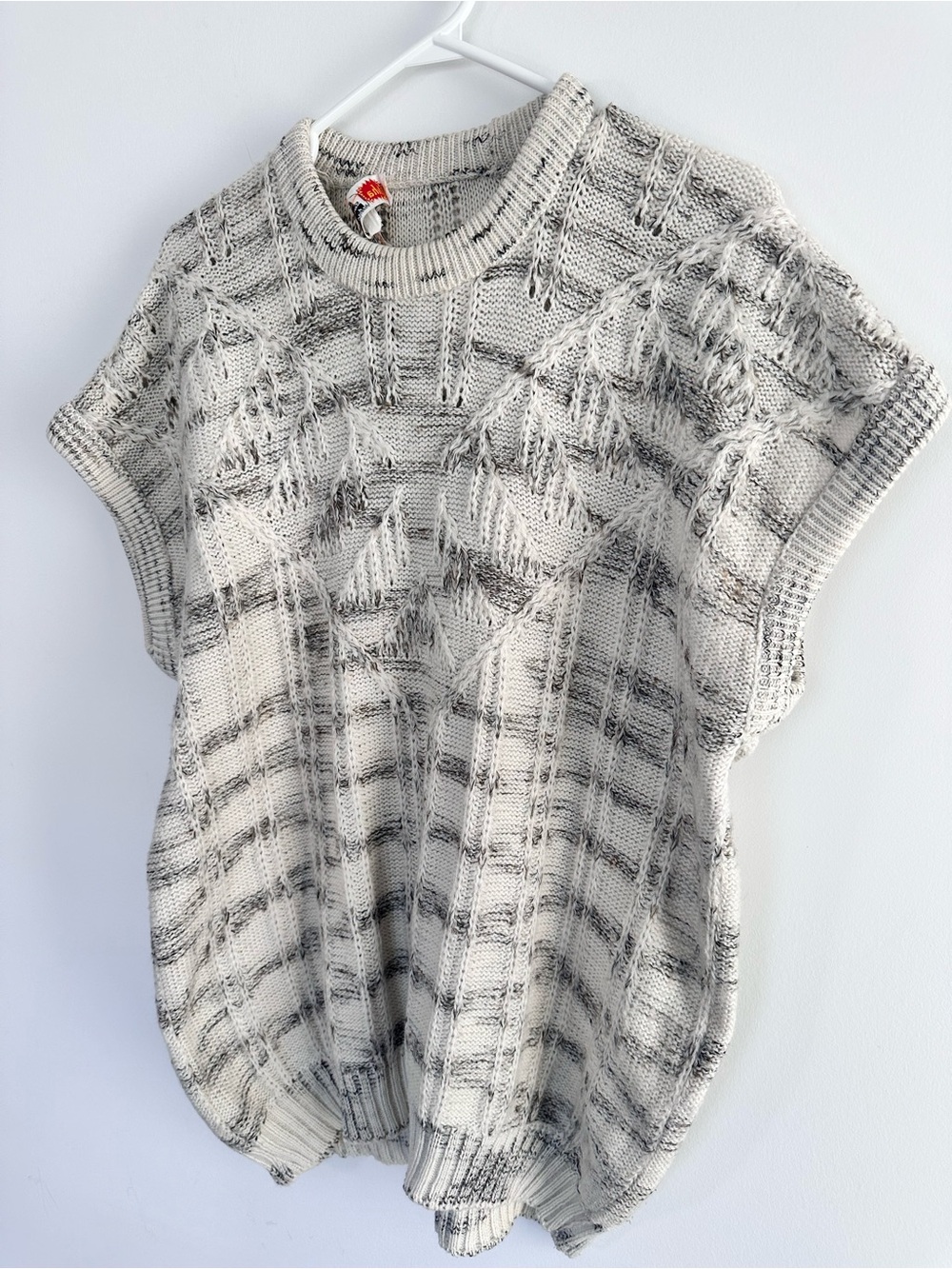 Vintage Cable-Knit Short Sleeve Sweater Vest - Cream/Gray M-XL - Picture 4 of 9
